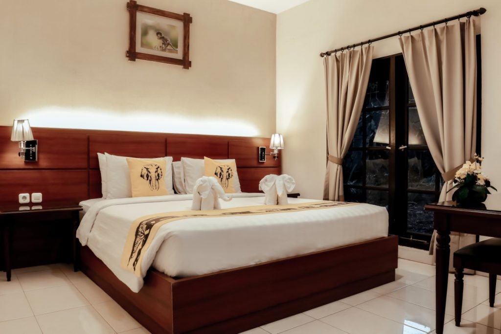 harga kamar hotel royal safari garden